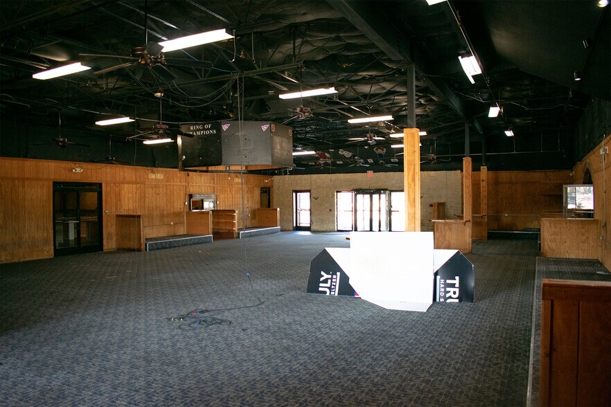 More Photos Of 1801 N Plano Rd, Richardson Specialty For Lease