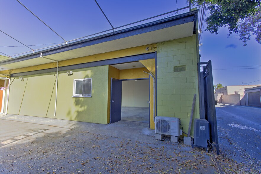 More Photos Of 7172 Melrose Ave, Los Angeles Storefront For Sale