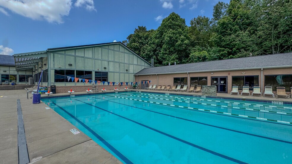 More Photos Of 5133 Darrow Rd, Hudson Health Club For Sale