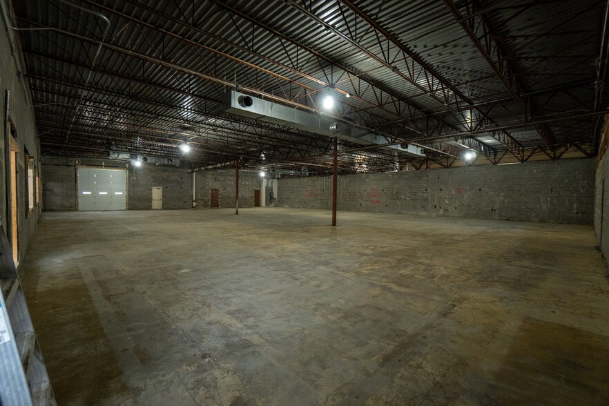 More Photos Of 6798-6816 Big Beaver Blvd, Beaver Falls Light Manufacturing For Lease