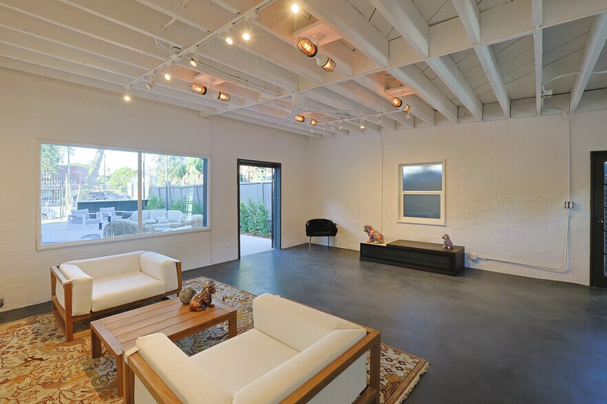 More Photos Of 3154 Los Feliz Blvd, Los Angeles Storefront For Sale