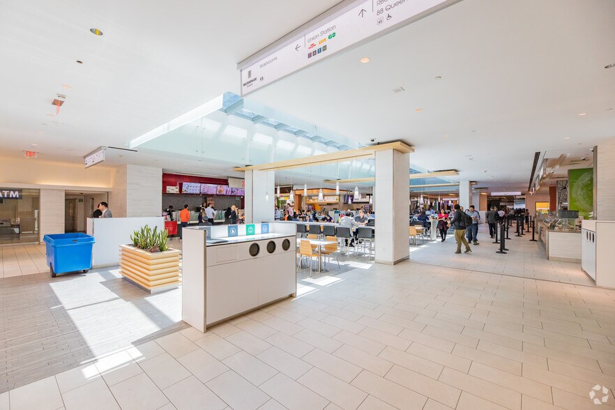 More Photos Of 10 Bay St, Toronto Office For Lease