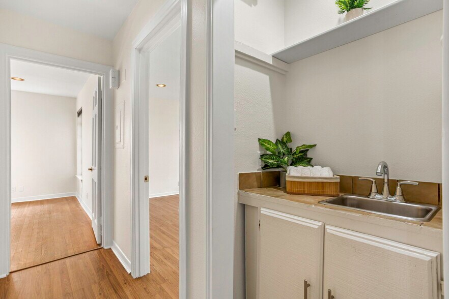 More Photos Of 5600 San Pedro Ave, San Antonio Office Residential For Sale