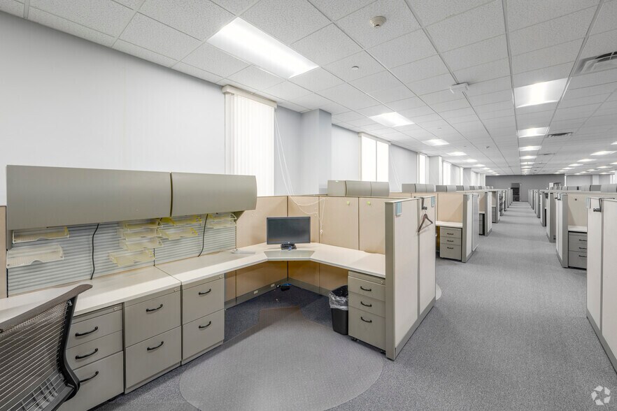 More Photos Of 999 Stewart Ave, Bethpage Office For Lease