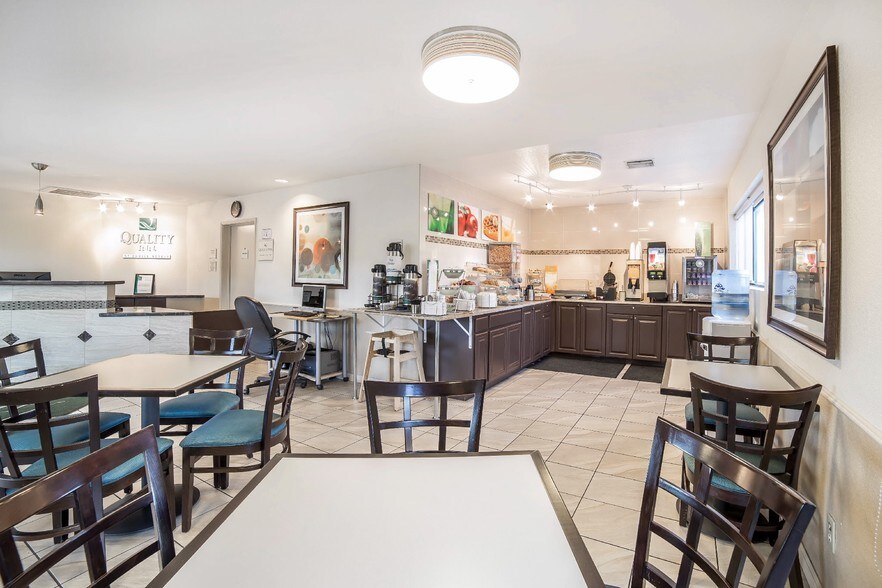 More Photos Of 110 Ville Dr, Boulder City Hotel For Sale