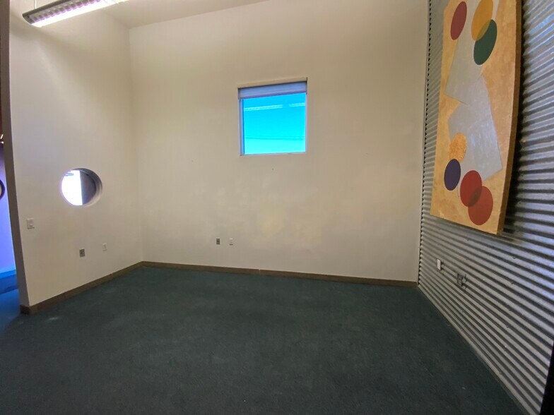 More Photos Of 3036 E Russell Rd, Las Vegas Office For Sale