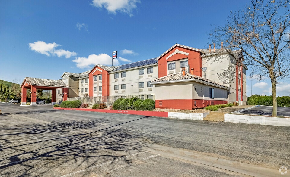 More Photos Of 4525 Howard Rd, Westley Hotel For Sale