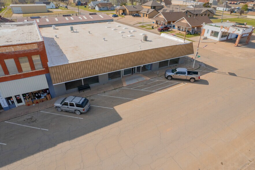 More Photos Of 221 N Cleveland Ave, Cushing Department Store For Sale