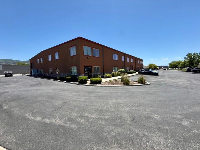 More Photos Of 190 N Cutler Dr, North Salt Lake Warehouse For Lease