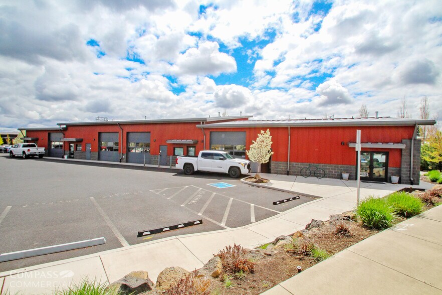 More Photos Of 63052 Layton Ave, Bend Warehouse For Lease