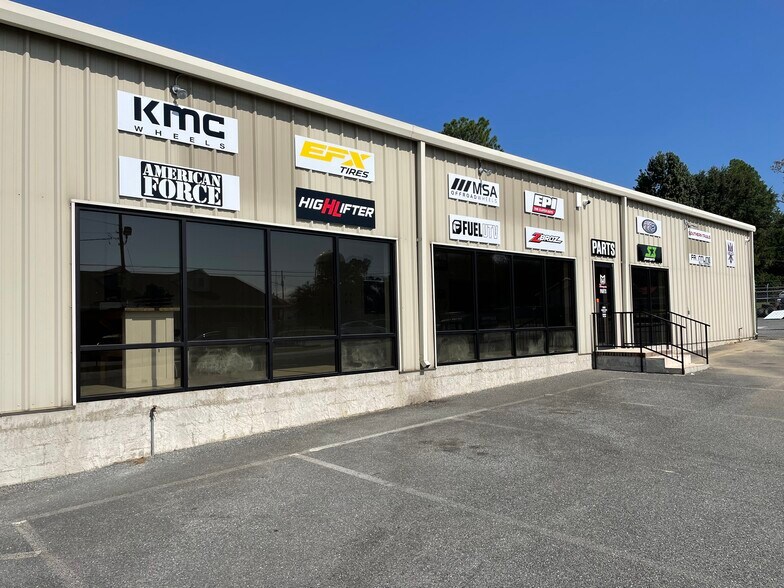 More Photos Of 433 S Main St, Swainsboro Showroom For Sale