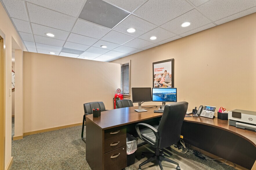 More Photos Of 1326 E Pembroke Ave, Hampton Office For Sale