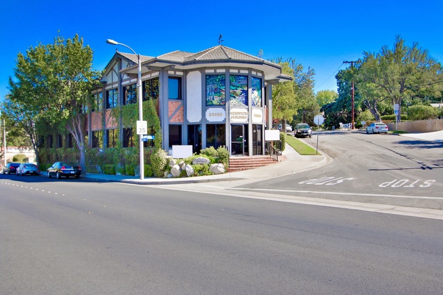 More Photos Of 23030 Lyons Ave, Santa Clarita Medical For Lease