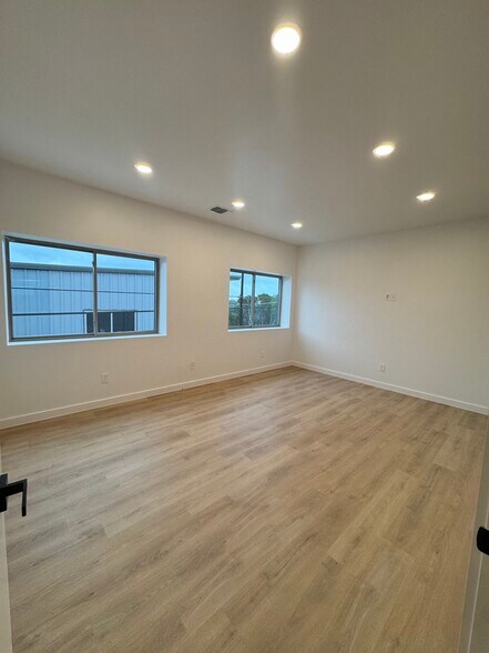 More Photos Of 10020 Darden Hill Rd, Austin Light Distribution For Sale