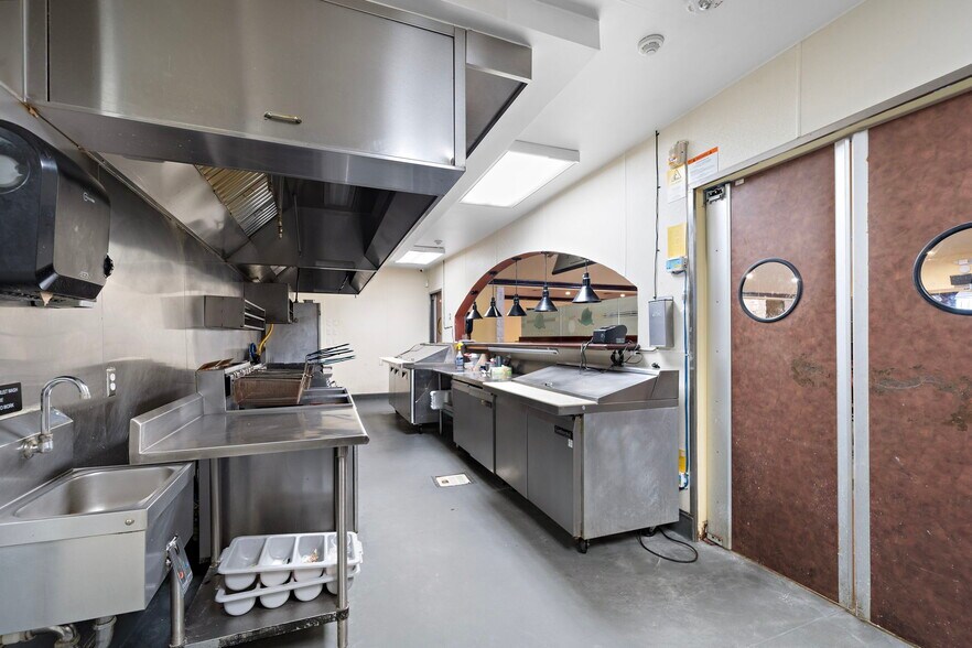 More Photos Of 2320 NASA Pky, Seabrook Restaurant For Sale