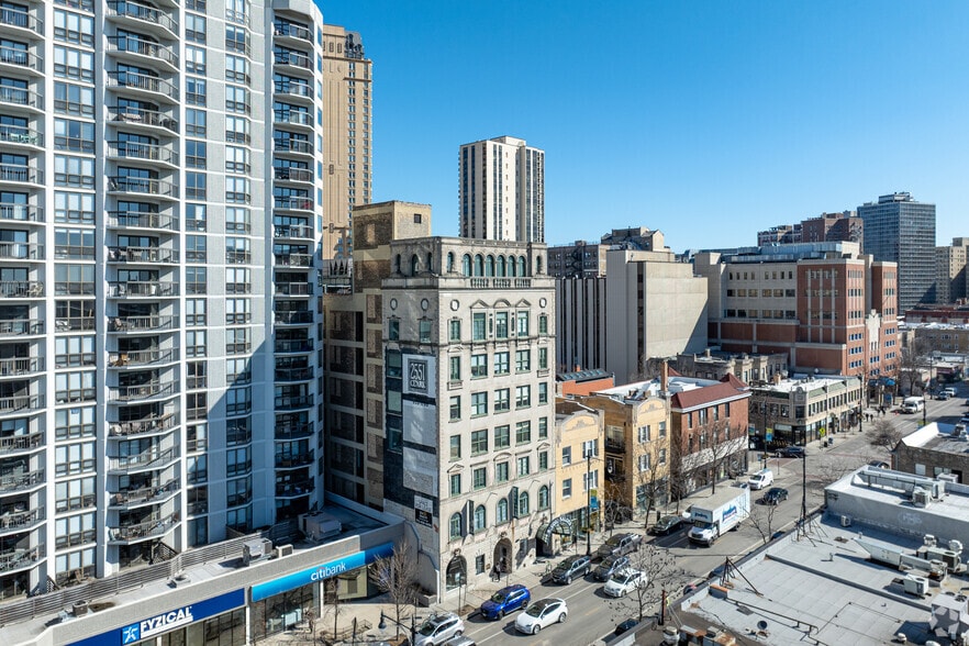 More Photos Of 2551 N Clark St, Chicago Office For Lease