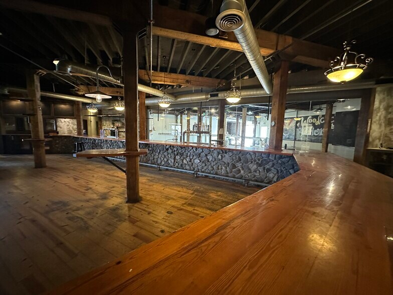 More Photos Of 638 Lake St, Wilson Freestanding For Lease