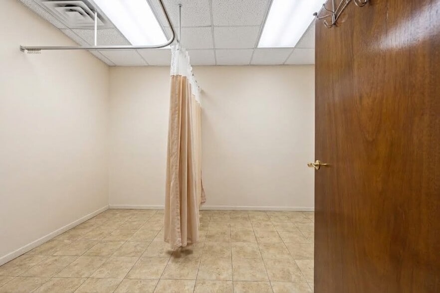 More Photos Of 2345 65th St, Brooklyn Storefront Retail Office For Sale