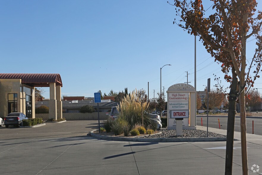 More Photos Of 1753 W Avenue J, Lancaster Medical For Lease