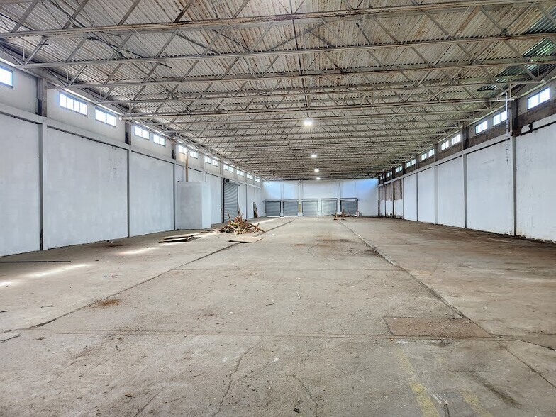 More Photos Of 17 Wood St, West Haven Warehouse For Lease