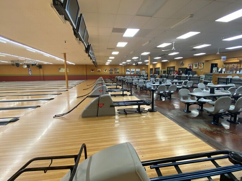 More Photos Of 3515 El Indio Hwy, Eagle Pass Bowling Alley For Sale