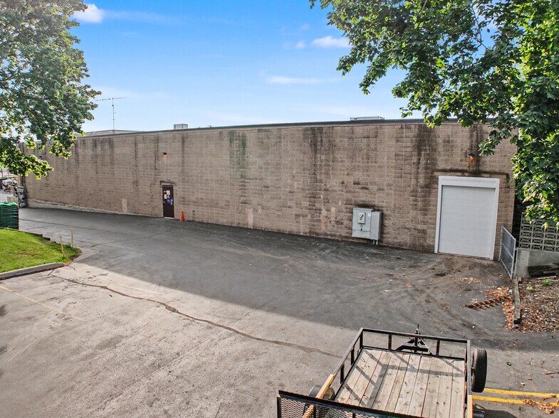 More Photos Of 441 Milwaukee Ave, Burlington Freestanding For Sale