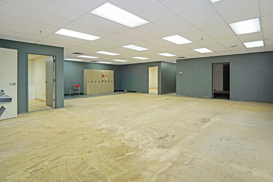 More Photos Of 1560 Commercial Ct, Jonesboro Office For Sale