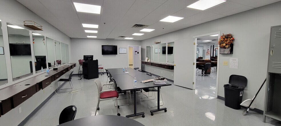 More Photos Of 2300 Greene Way, Louisville Office For Sale