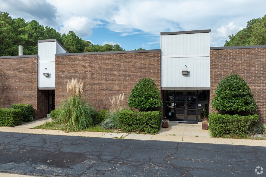 More Photos Of 2 Triangle Dr, Research Triangle Park Flex For Lease