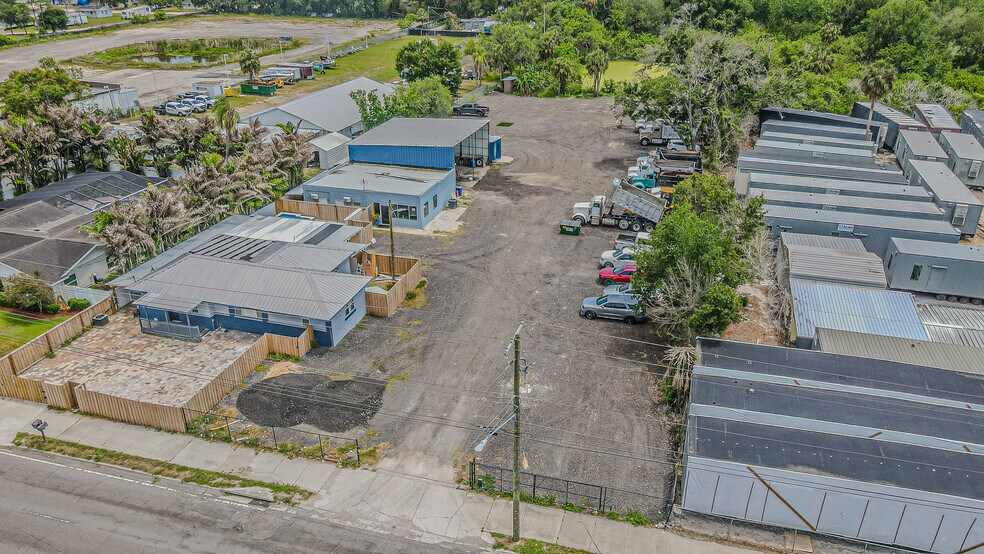 Primary Photo Of 6911 Gibsonton Dr, Gibsonton Light Manufacturing For Sale