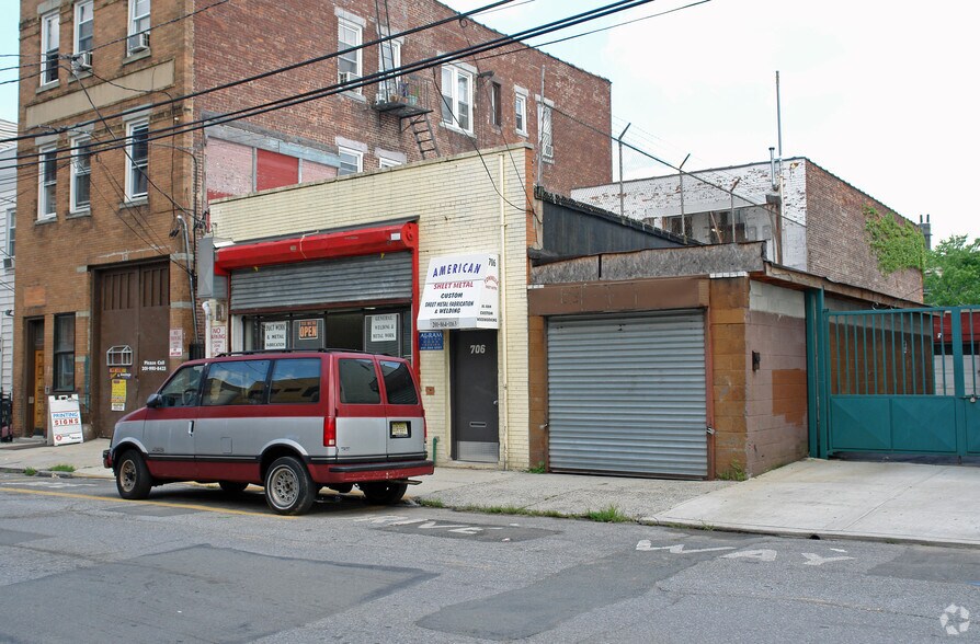 More Photos Of 706 7th St, Union City Showroom For Sale