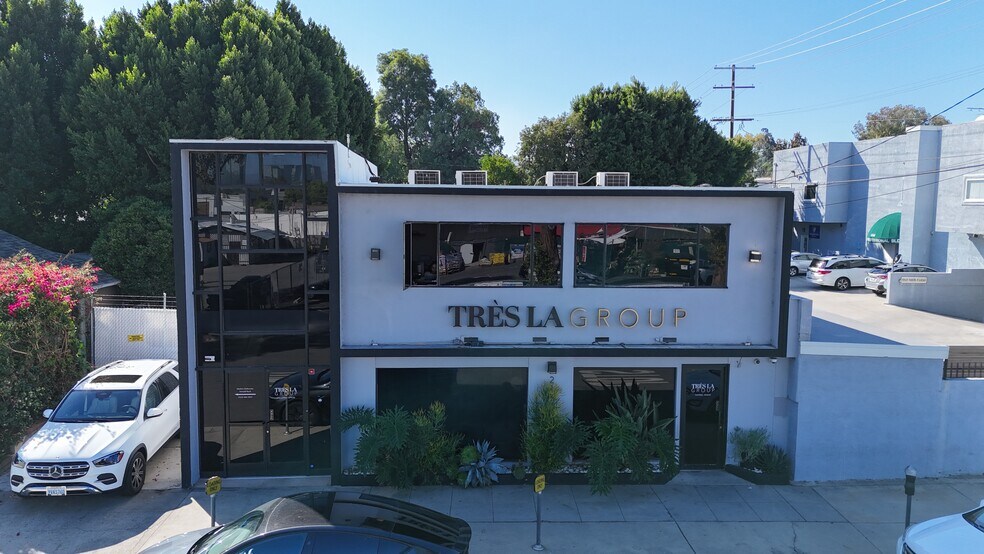 More Photos Of 21926 Costanso St, Woodland Hills Freestanding For Sale