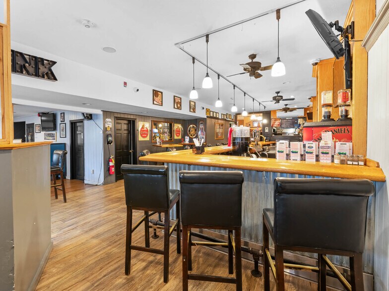 More Photos Of 176 Columbus Ave, Pawtucket General Retail For Sale