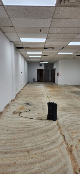 More Photos Of 1312 Manchester Rd, Glastonbury Freestanding For Lease