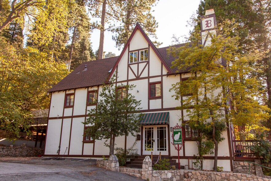 More Photos Of 815 Arrowhead Villa Dr, Crest Hotel For Sale