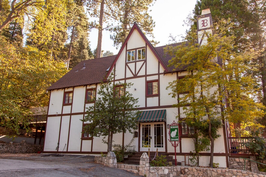 More Photos Of 815 Arrowhead Villa Dr, Crest Hotel For Sale