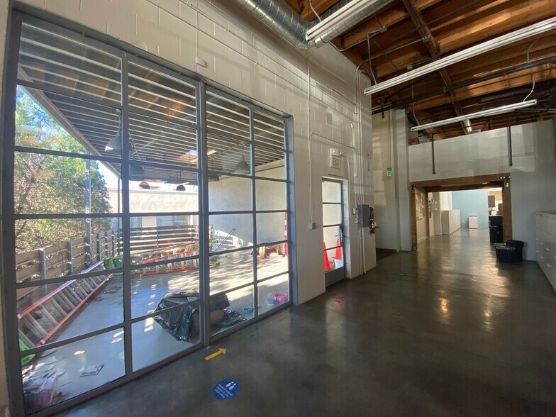 More Photos Of 100 E Graham Pl, Burbank Warehouse For Lease