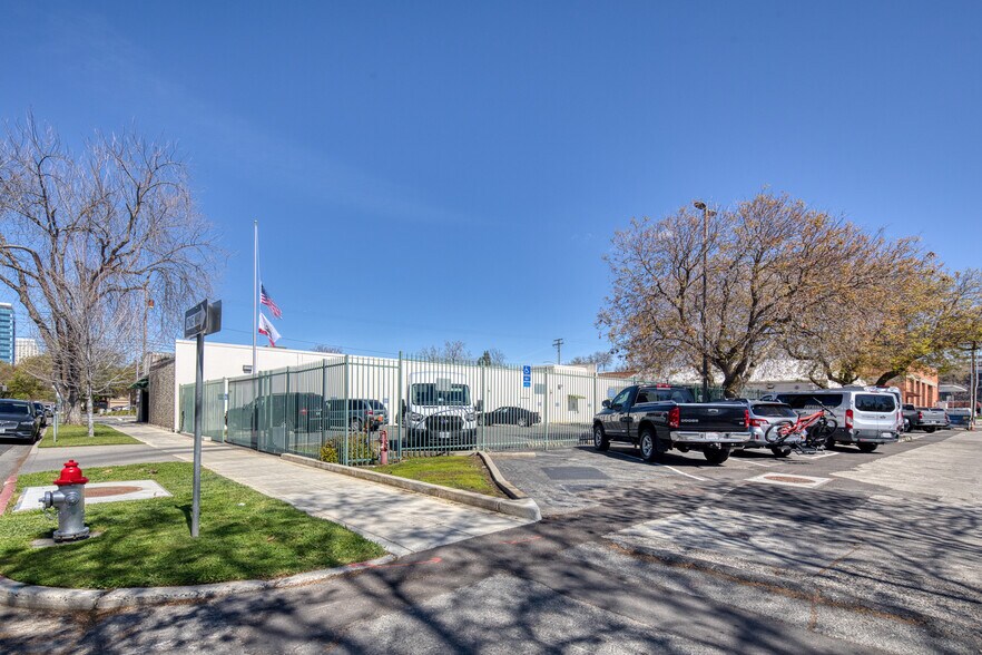 More Photos Of 1801-1811 9th St, Sacramento Flex For Sale