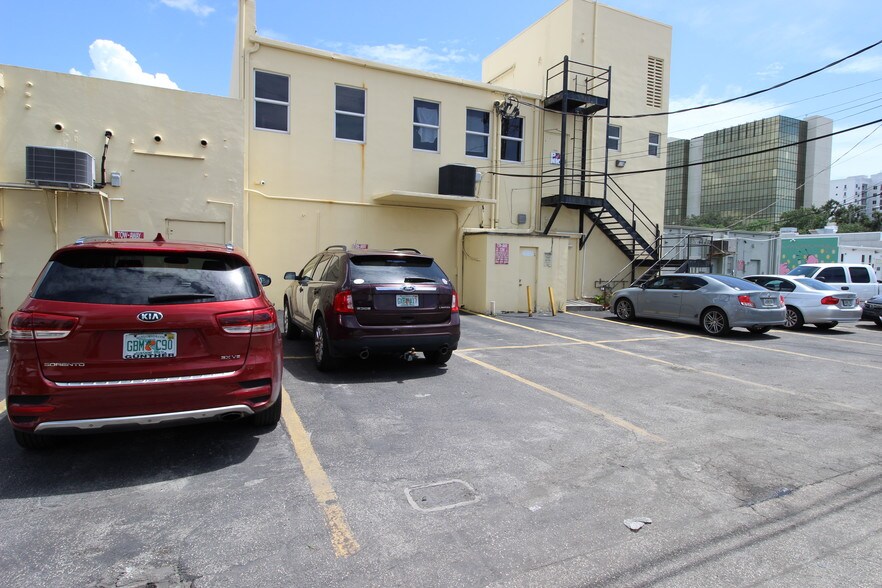 More Photos Of 1930-1934 Tyler St, Hollywood Office For Lease