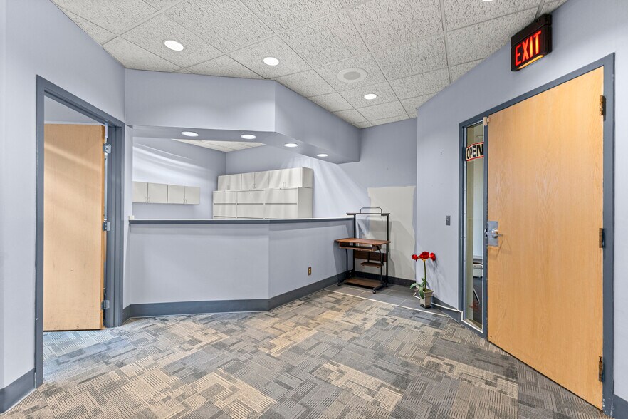 More Photos Of 24825 Michigan Ave, Dearborn Office For Lease