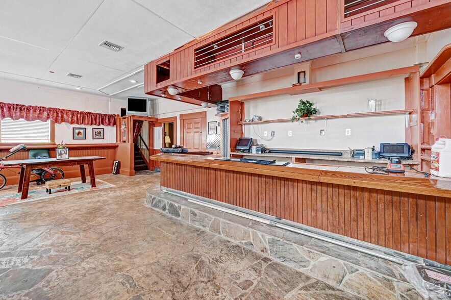 More Photos Of 300 N Cocoa Blvd, Cocoa Restaurant For Lease