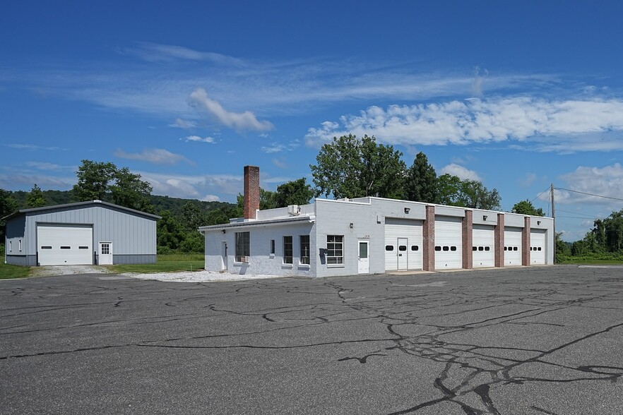 Primary Photo Of 1955 N Main St, Sheffield Auto Repair For Sale