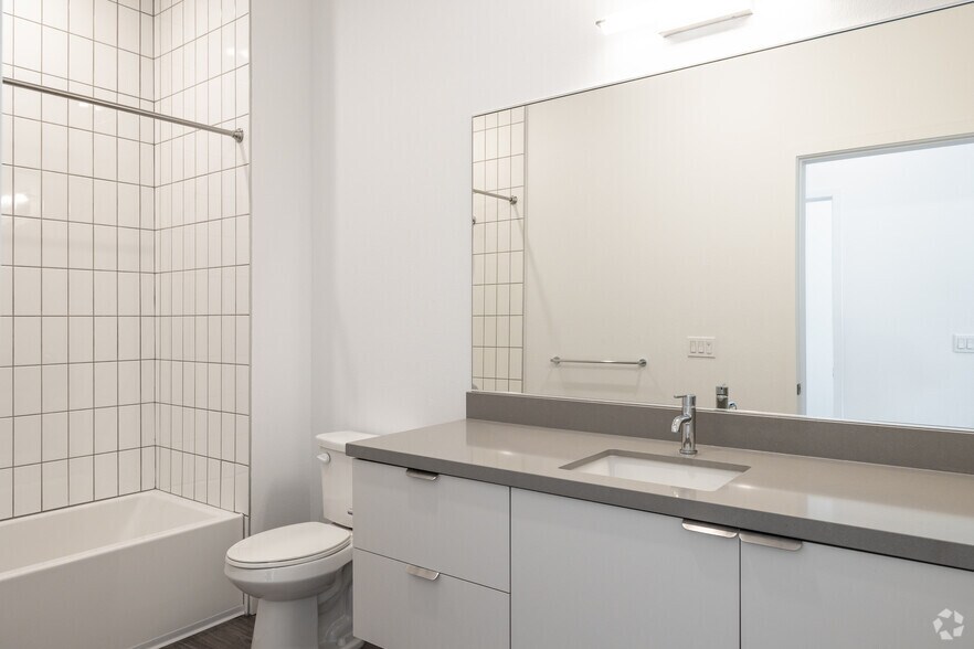 More Photos Of 107 S Hewitt St, Los Angeles Apartments For Lease