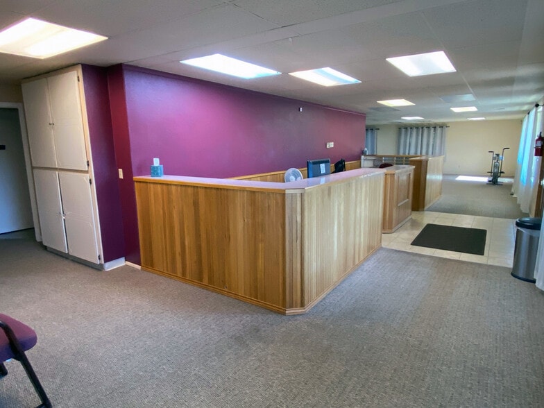 More Photos Of 13033 SE Rusk Rd, Portland Office For Sale