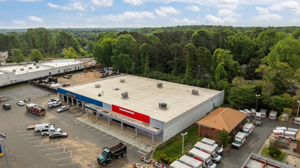 More Photos Of 5006 Albemarle Rd, Charlotte Freestanding For Lease