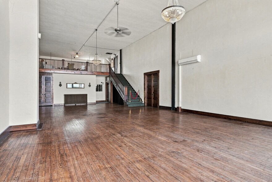 More Photos Of 204 S Broadway, Salisbury Specialty For Sale