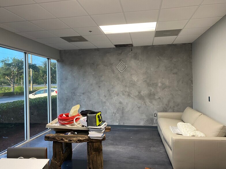 More Photos Of 8010 Sunport Dr, Orlando Light Distribution For Sale