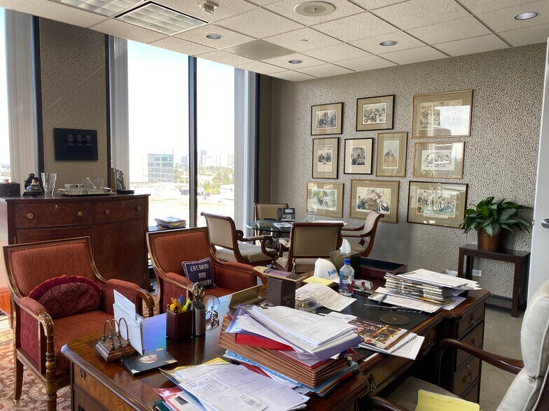 More Photos Of 1901 Avenue of the Stars, Los Angeles Office For Lease
