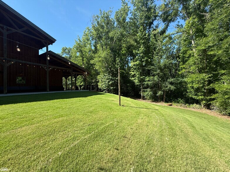 More Photos Of 701 Wingert Road rd, Greenwood Specialty For Sale