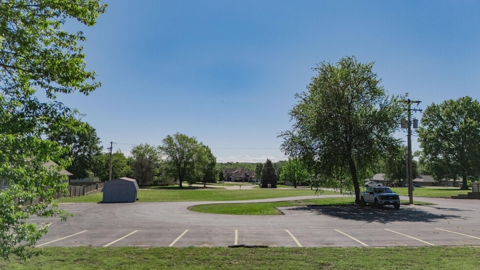 More Photos Of 807 N Briarwood Dr, Bolivar Assisted Living For Sale